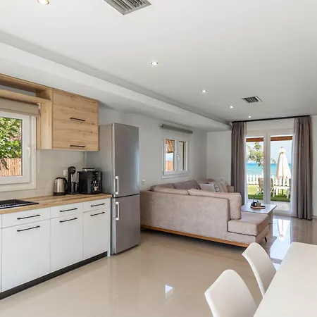 Дом отдыха Seafront Melachrinou *