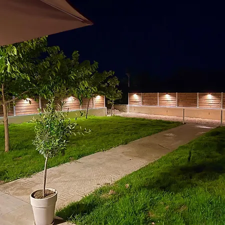 Seafront Melachrinou * Mólos